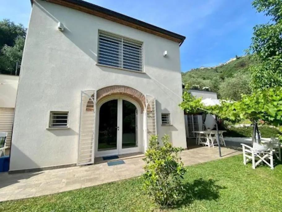 Villino Mami Con Piscina E Vista Mare Panoramica Vila Mommio 0*,  Itália